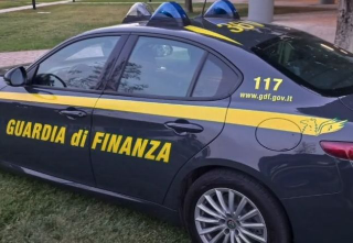 Simulavano incidenti stradali e infortuni per truffare le assicurazioni: 57 indagati e un arresto