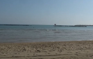 Pescara, divieto di balneazione rinnovato a Via Leopardi: la situazione non migliora