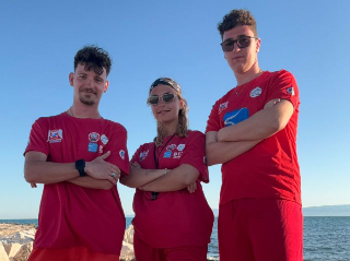 Pescara, uomo colto da crampi in mare: salvato da bagnino Fisa