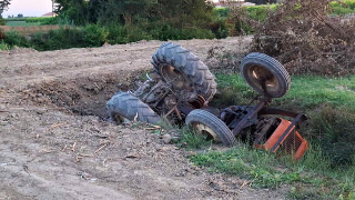 Si ribalta con il trattore mentre lavora nei suoi terreni, muore 91enne