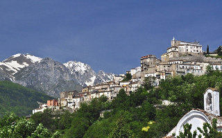 Farindola, bonus da 1.000 euro per ogni nuovo nato o minore adottato nel 2025